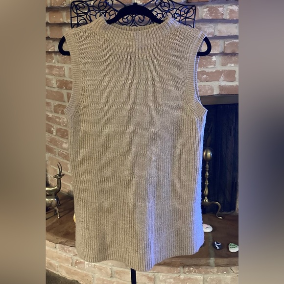 Chico’s Golden Metallic Latte Sleeveless Sweater - Picture 3 of 10